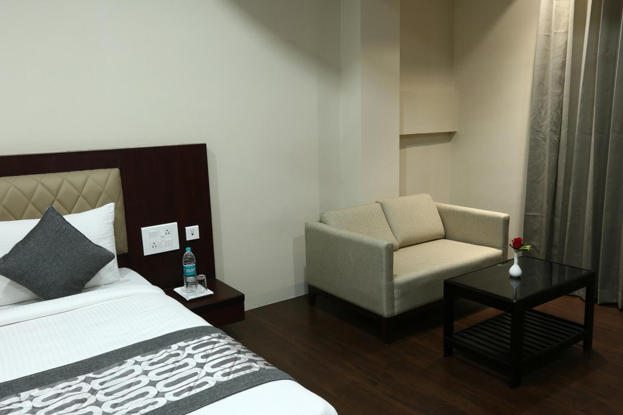 Hotel Luxury Stay Delhi Airport Нью-Дели Экстерьер фото