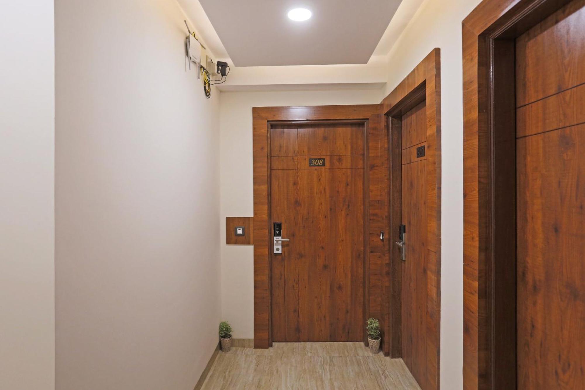 Hotel Luxury Stay Delhi Airport Нью-Дели Экстерьер фото